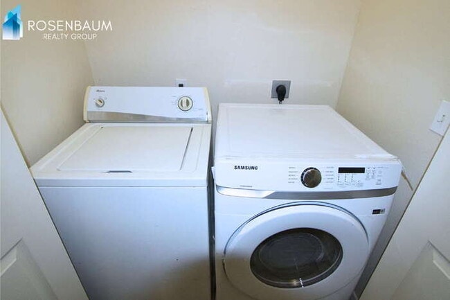 Foto del edificio - 8281 W Sandy Ln