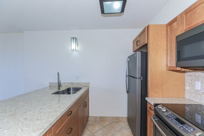 Foto del edificio - 2444 Hihiwai St