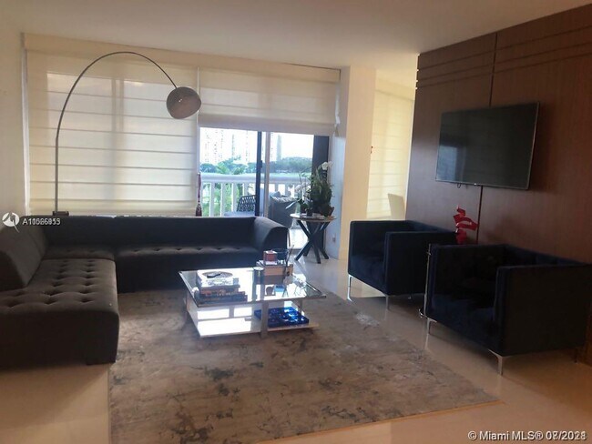 Foto del edificio - 20281 E Country Club Dr
