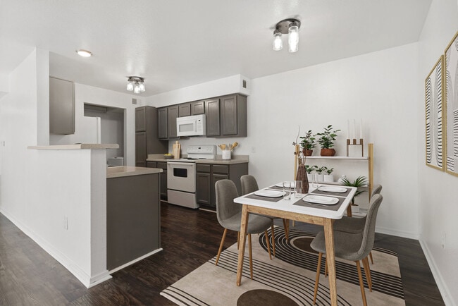 Building Photo - Welcome to Stone Creek!