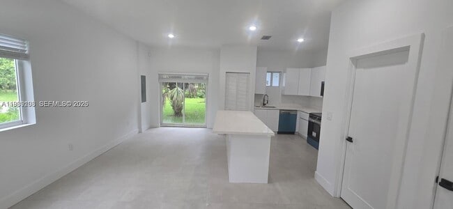 Building Photo - 141 NW 11th St