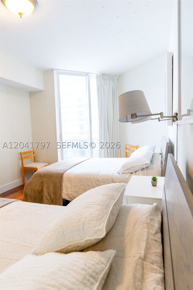 Foto del edificio - 9595 Collins Ave