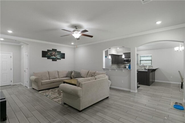 Building Photo - Great home perfect for backyard entertaining