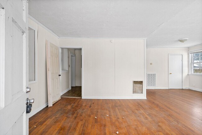 Foto del edificio - 1950's 2 bedroom home for rent in St. B Area!