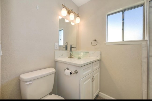 Building Photo - 141 Kaseberg Dr