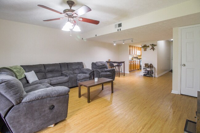 Foto del edificio - 34 Knollwood Cir