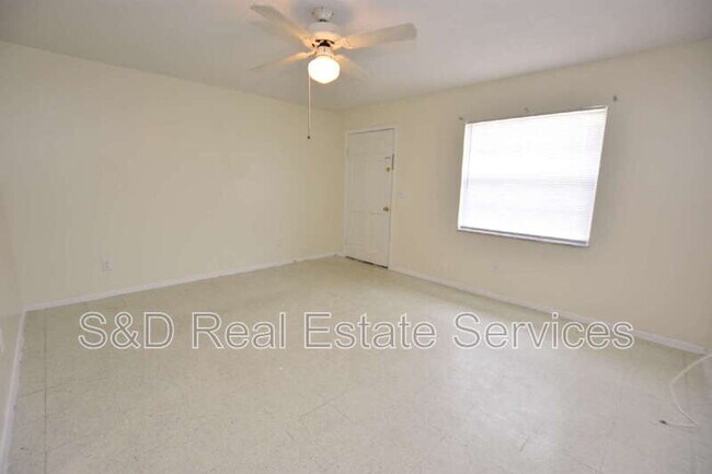 Foto del edificio - 619 Robin Rd