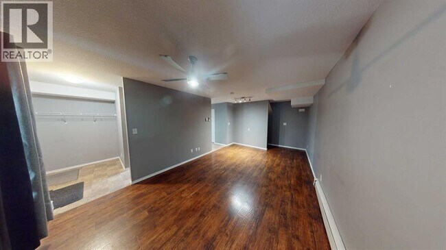 Building Photo - 7201 Poplar Dr
