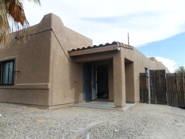 Building Photo - 1422 E Lee St