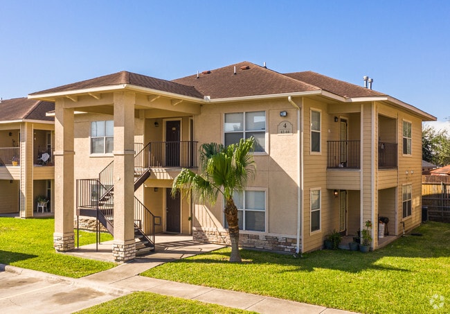 Front of Building - zEl Patrimonio Apartments