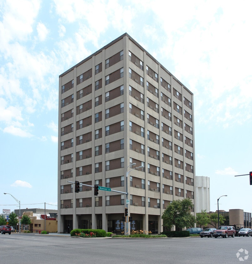 Landmark Plaza Apartments in Topeka, KS