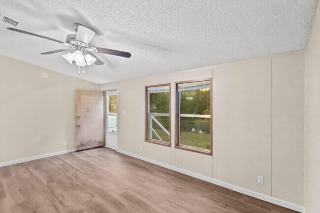 Foto del edificio - 9108 Eagle Nest Dr