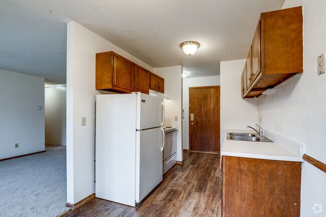 1BR, !BA - 700SF - Kitchen - Greenfield Estates