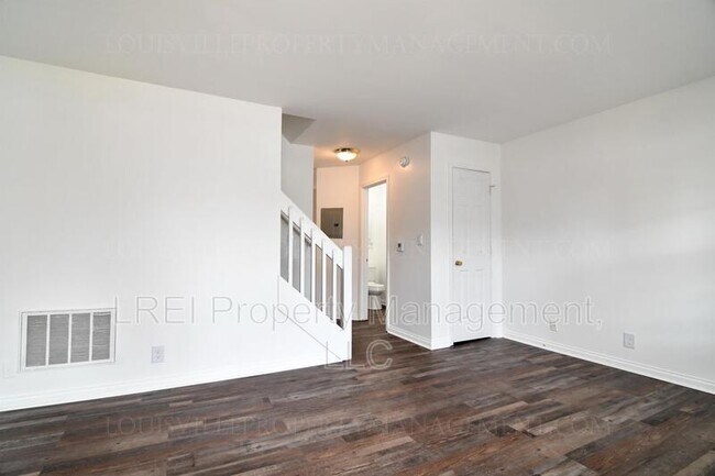 Building Photo - 752 Marian Village Dr
