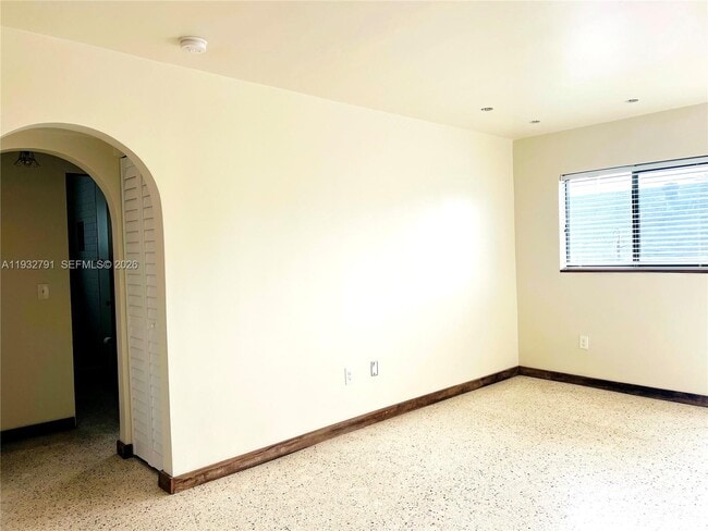 Foto del edificio - 910 SW 4th Ave