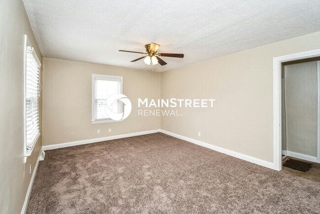 Building Photo - 4 Bedroom Pet-Friendly Home in Louisville,...