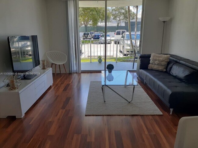 Foto del edificio - 486 NW 165th St