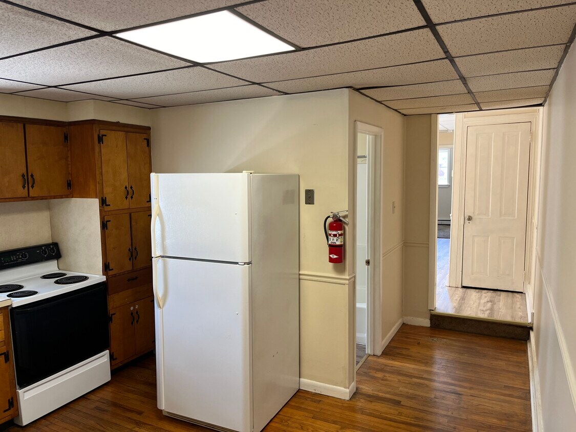 Primary Photo - 484 N Evans St