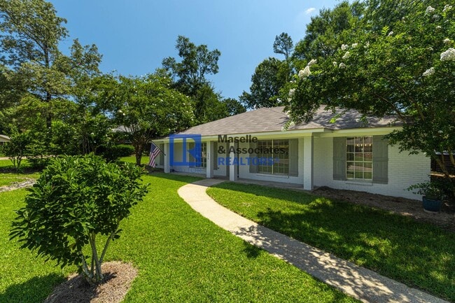 Building Photo - Charming 4-Bed, 2.5-Bath Home in the Heart...