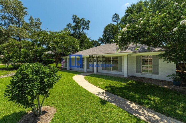 Foto del edificio - Charming 4-Bed, 2.5-Bath Home in the Heart...