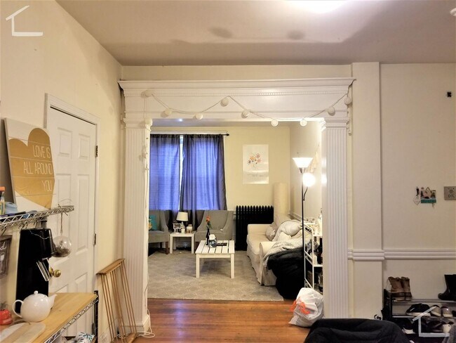 Building Photo - 4 Bed 1 Bath in Brookline