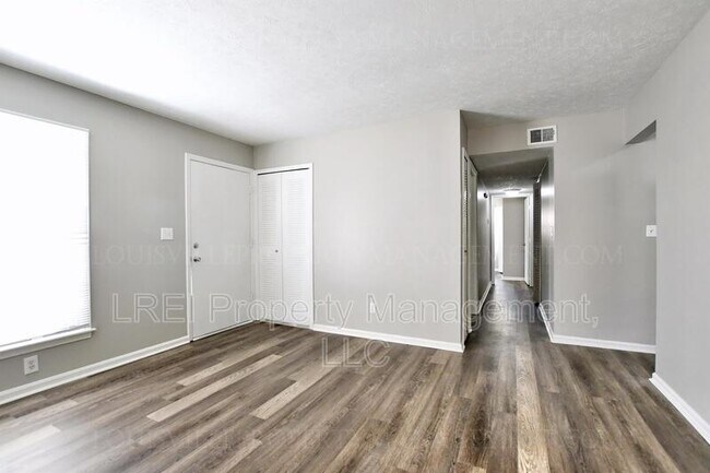 Building Photo - 6806 Blackhorse Dr