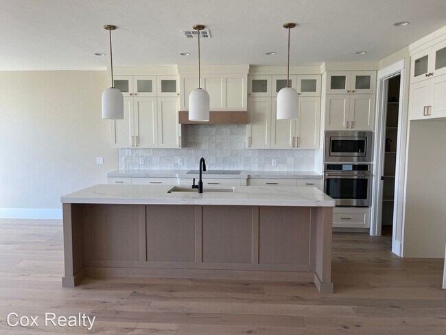 Building Photo - 4 br, 3 bath House - 2908 E Rill Dr
