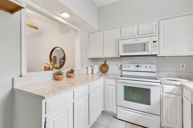 Foto del edificio - 5859 Frankford Rd