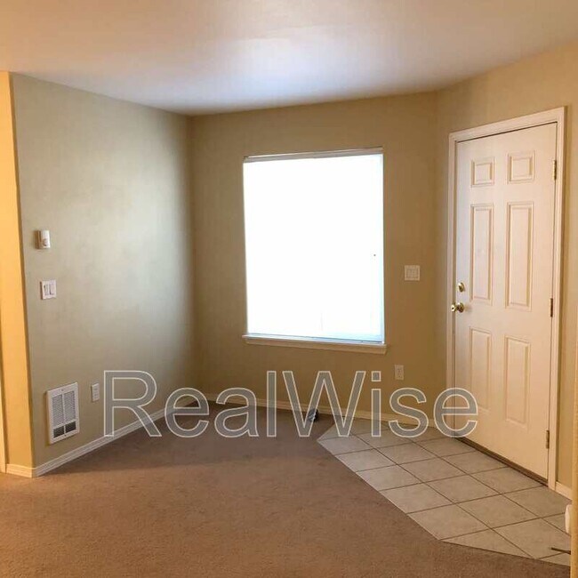 Foto del edificio - 1973 SW Canyon Dr