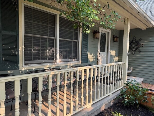 Building Photo - 9 Wisteria Ln