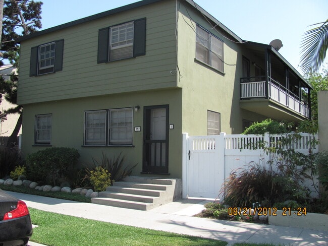 Well maintained building - 254 Santa Ana Ave