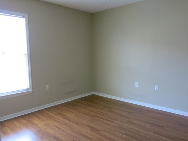 Building Photo - 230 Lanier Dr