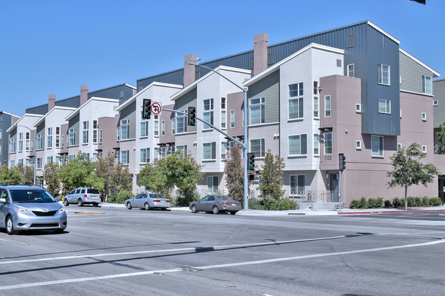 Foto del edificio - Fruitdale Station Apartments