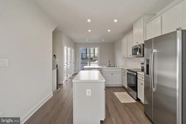 Foto del edificio - 837 Lennox St