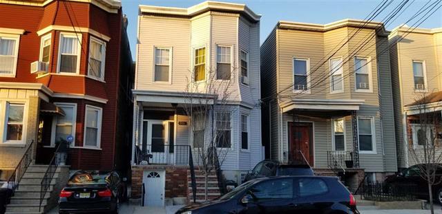 Private Entrance - 908 17th St