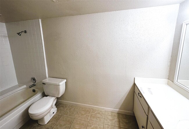 Building Photo - 2820 S Bartell Dr