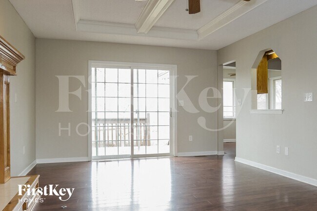 Building Photo - 709 E 16th St