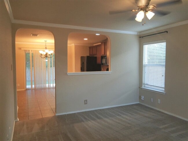 Building Photo - Well Maintained 3 Bedroom Home in Converse