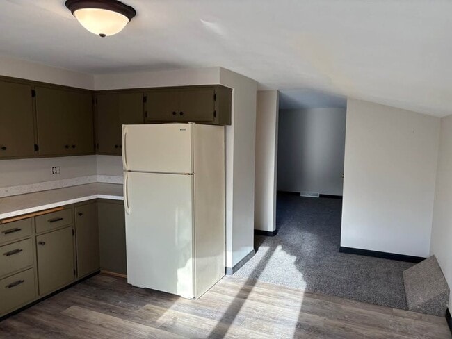 Building Photo - 323 2nd Ave