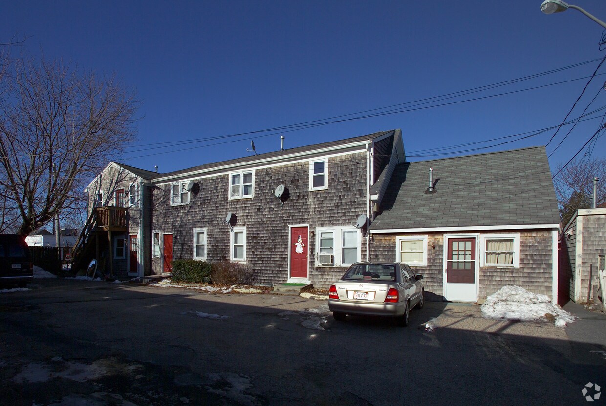 Building Photo - 580 - 2 Main St