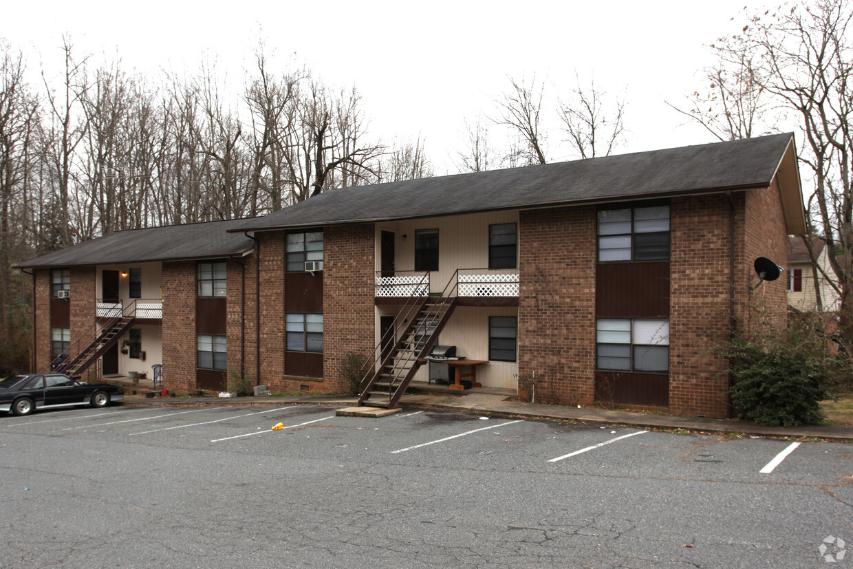 Building Photo - Colonial South