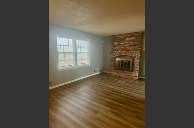 Foto del edificio - Spacious 3BR 2BA Home w/ Oversized 2-Car Garage