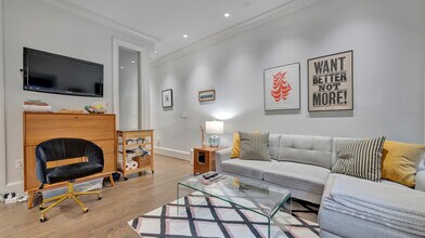 Building Photo - 418 7th St SE