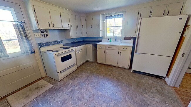 Building Photo - Country 3-Bedroom Farmhouse