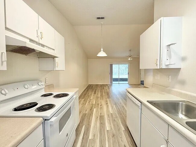 Foto del edificio - 3228 Courtney Dr