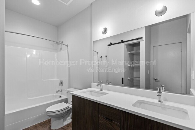 Foto del edificio - 1860 N Hamilton St