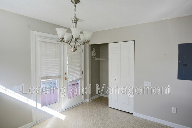 Building Photo - 3387 Queensgate Way