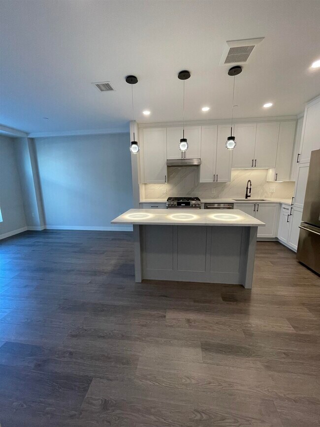 Building Photo - 18 Artisan Dr