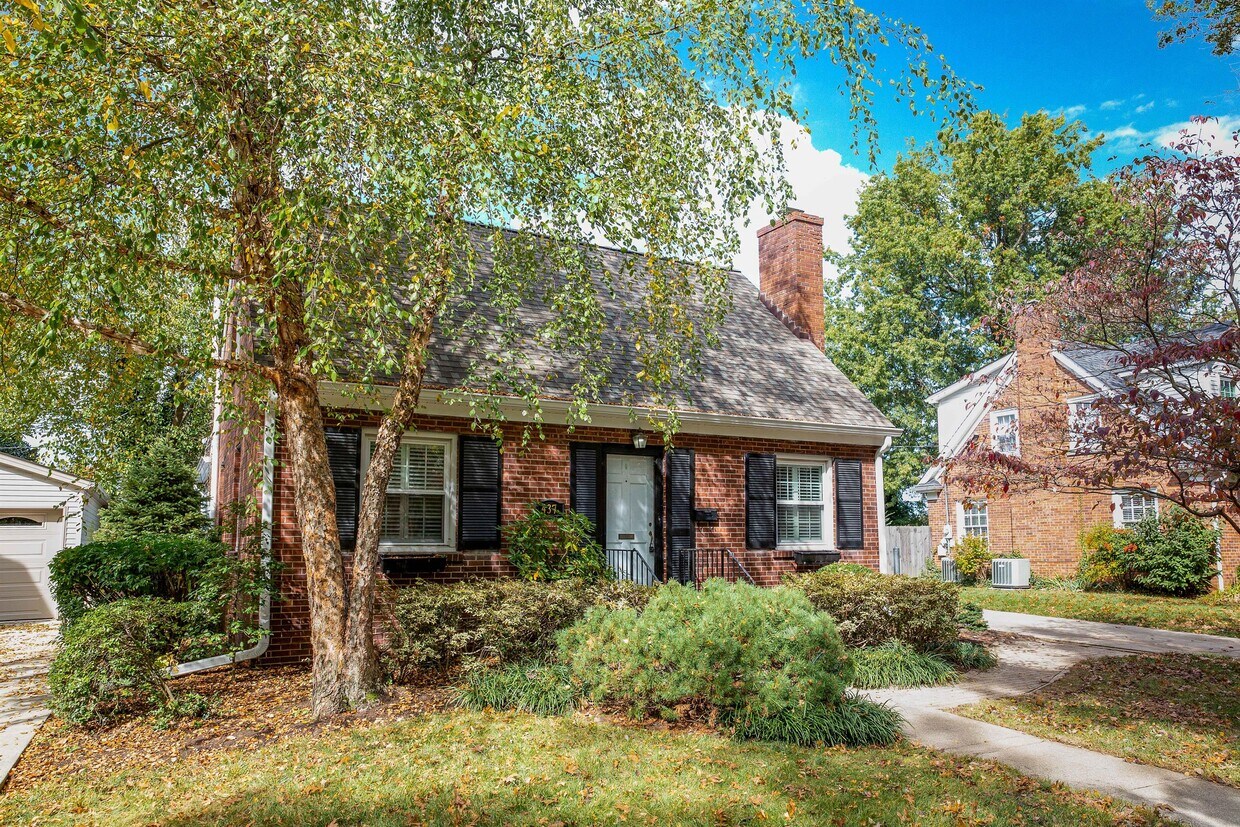 Primary Photo - 437 Henry Clay Blvd