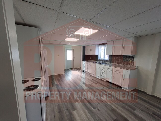 Building Photo - 317 Chute St